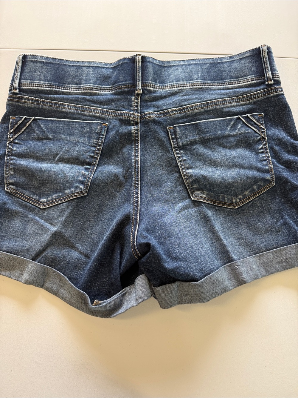 Women's apt 9 Dark Blue Denim Roll-Cuff Stretch Shorts, Size 14 - Picture 2 of 3